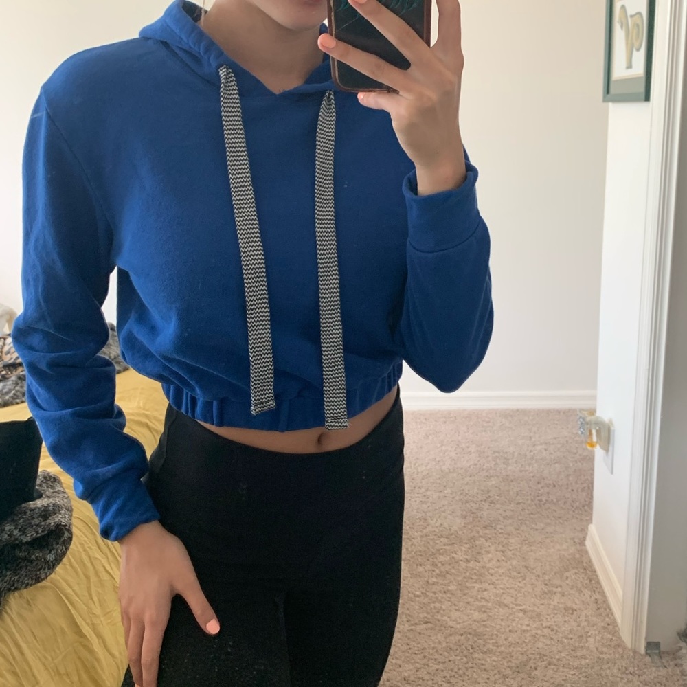 Cropped hoodie